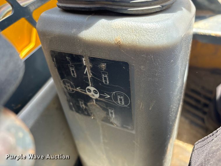 image for item EV2926 2012 Gehl V270 skid steer loader