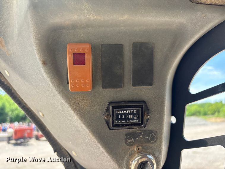 image for item EV2926 2012 Gehl V270 skid steer loader