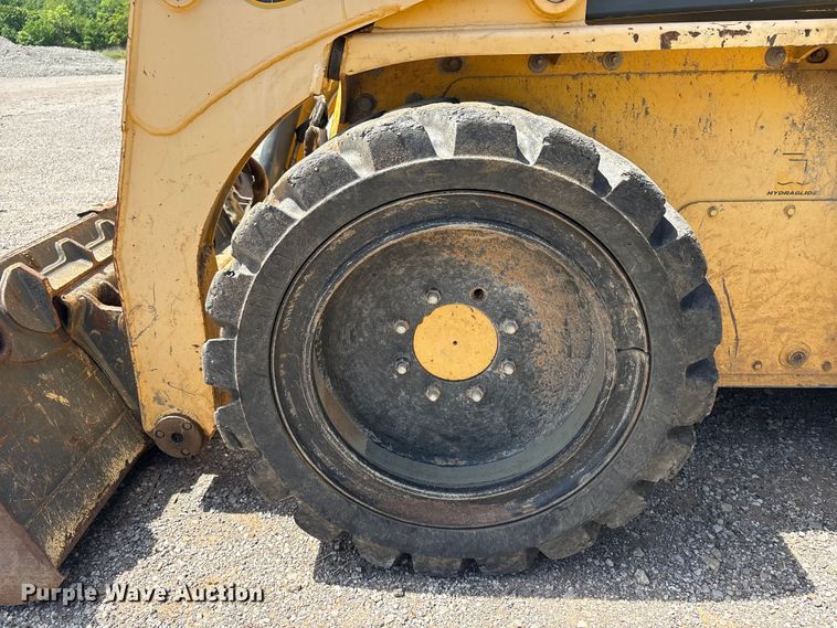 image for item EV2926 2012 Gehl V270 skid steer loader