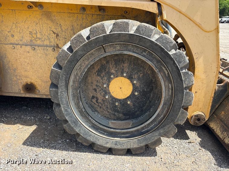 image for item EV2926 2012 Gehl V270 skid steer loader