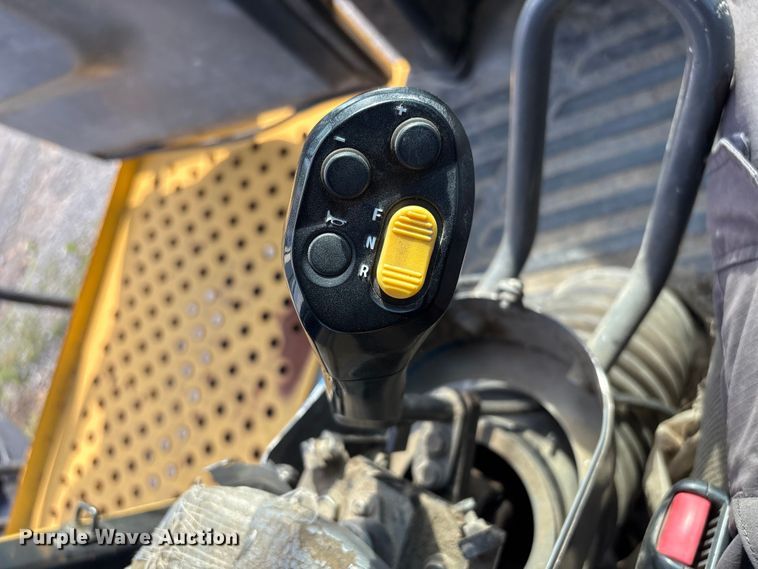 image for item EV2927 2006 Komatsu WA600-6 wheel loader