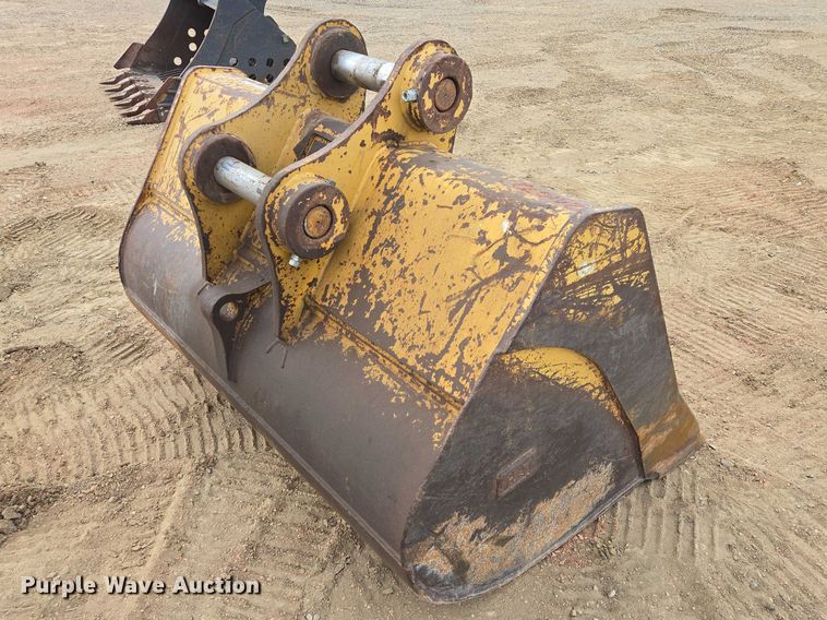 image for item EV5782 Caterpillar excavator bucket
