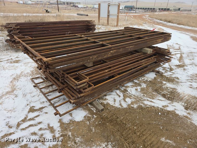 image for item EV5795 (32) fence panels