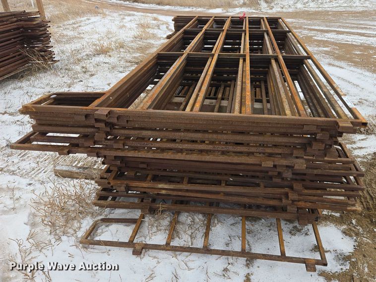 image for item EV5795 (32) fence panels