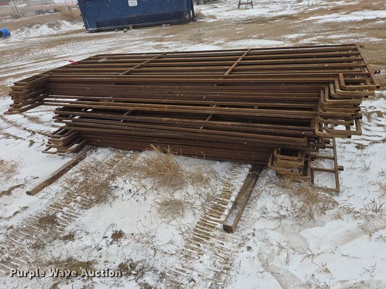 image for item EV5795 (32) fence panels