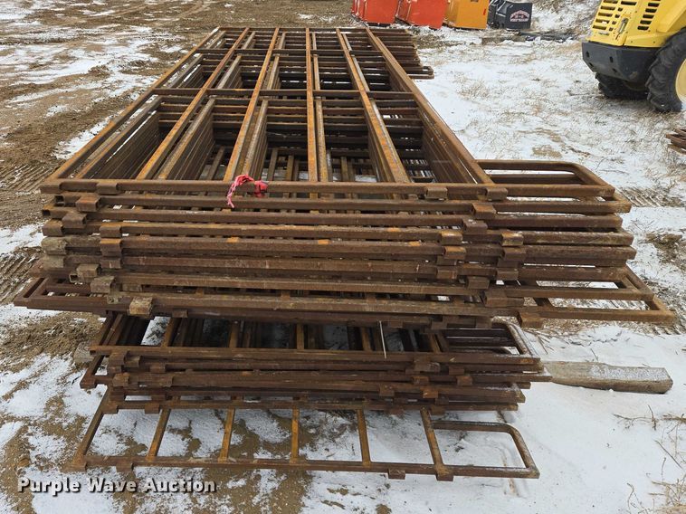 image for item EV5795 (32) fence panels