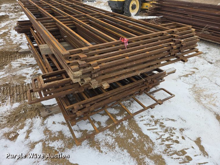 image for item EV5795 (32) fence panels