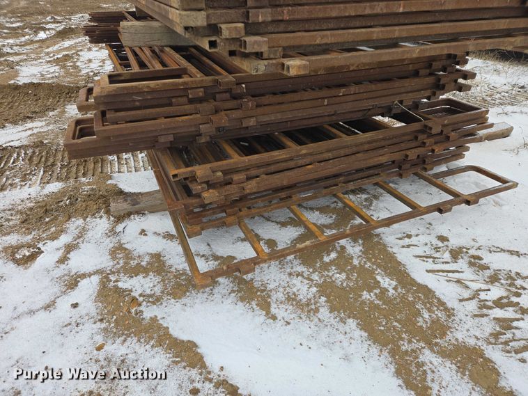 image for item EV5795 (32) fence panels