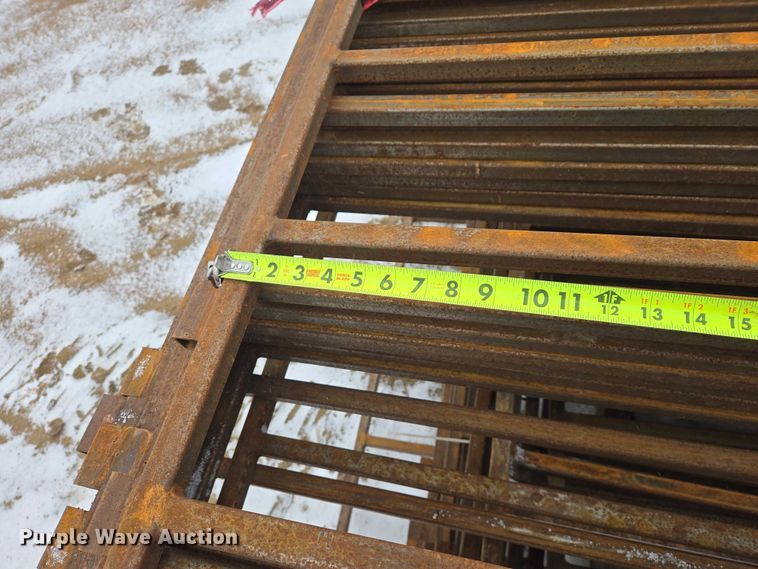 image for item EV5795 (32) fence panels
