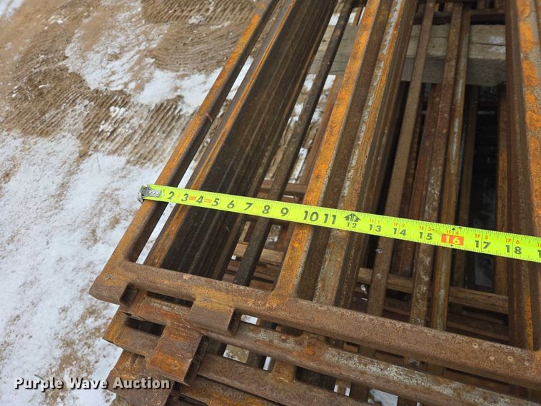 image for item EV5795 (32) fence panels