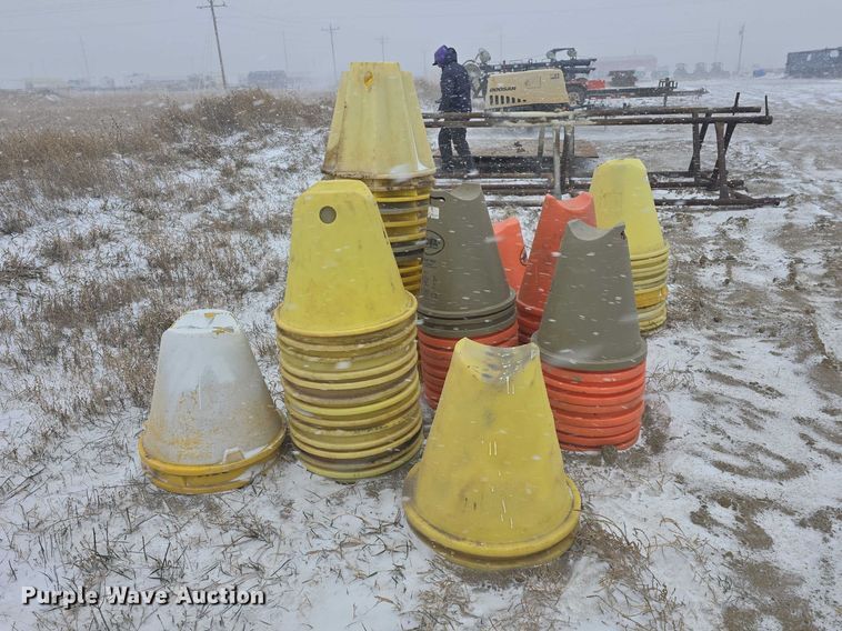 image for item EV5801 Approximately 90 pipe support cones