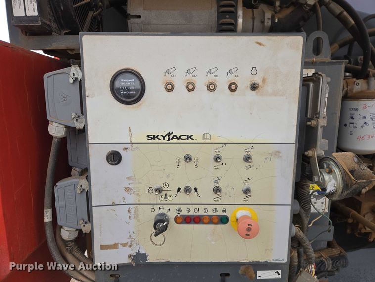 image for item EV5805 2014 Skyjack SJ66T boom lift