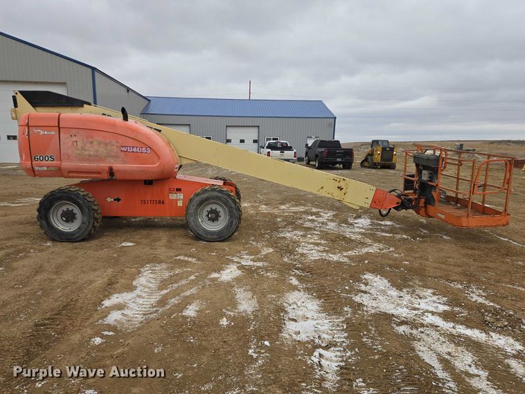 image for item EV5809 2008 JLG 600S boom lift