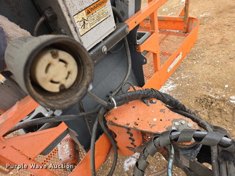 image for item EV5809 2008 JLG 600S boom lift