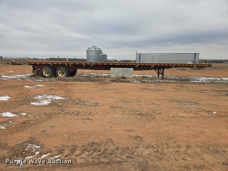 image for item EV5819 1999 Great Dane flatbed trailer