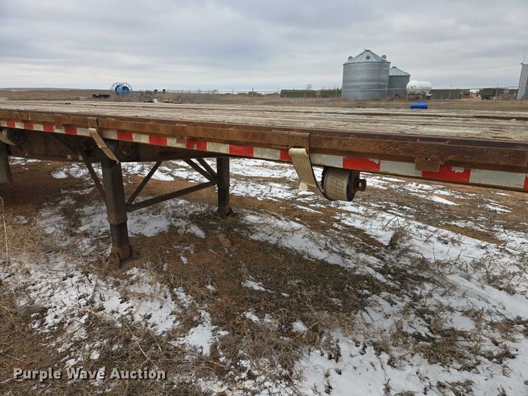 image for item EV5819 1999 Great Dane flatbed trailer