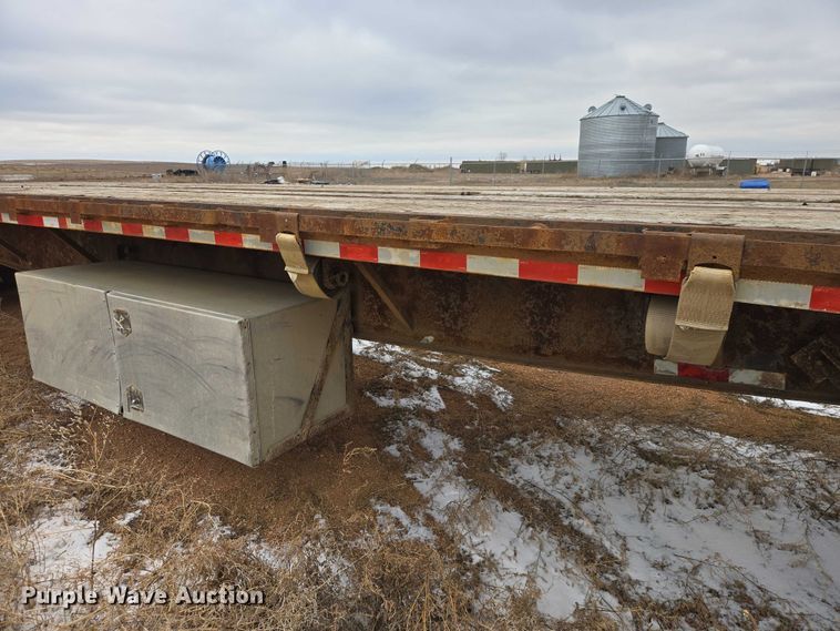 image for item EV5819 1999 Great Dane flatbed trailer