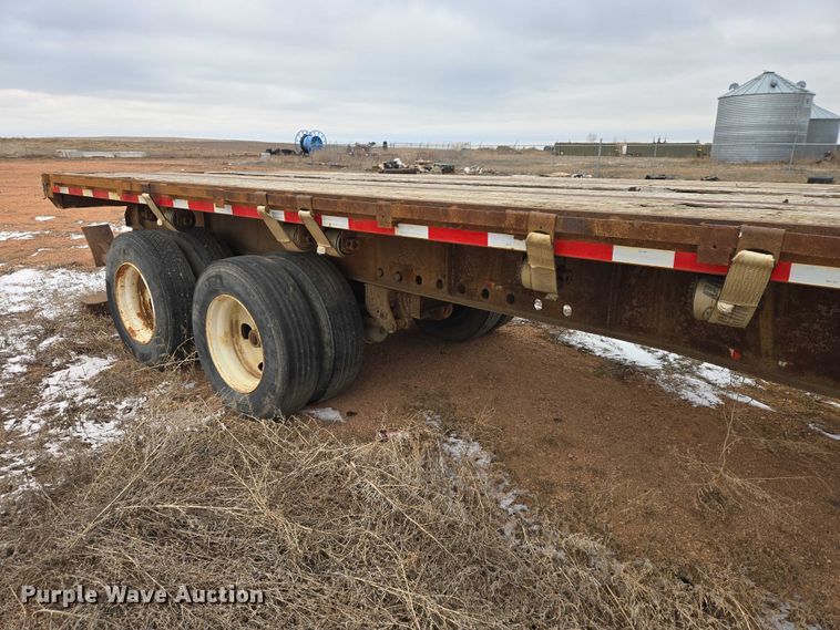 image for item EV5819 1999 Great Dane flatbed trailer