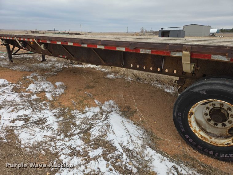 image for item EV5819 1999 Great Dane flatbed trailer