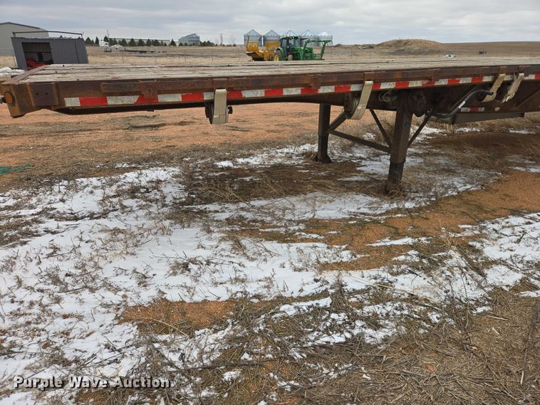 image for item EV5819 1999 Great Dane flatbed trailer