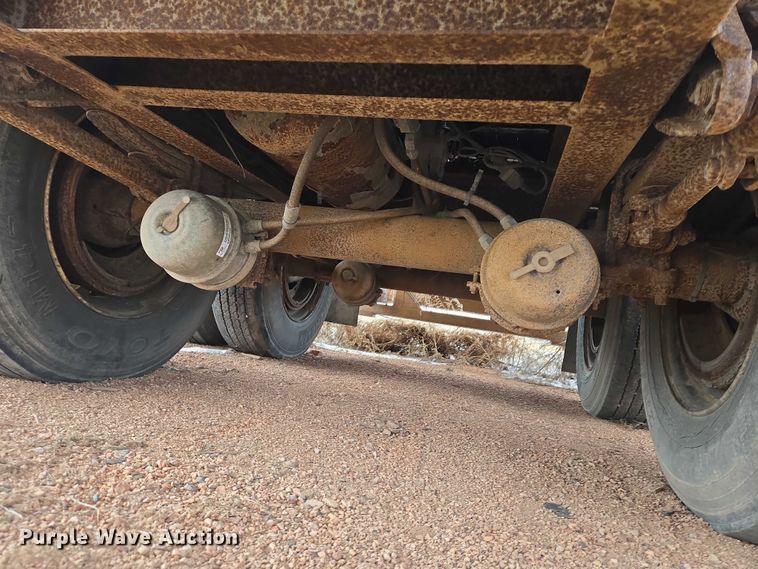 image for item EV5819 1999 Great Dane flatbed trailer