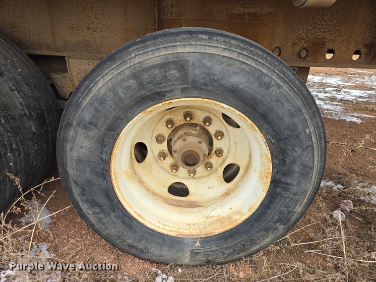 image for item EV5819 1999 Great Dane flatbed trailer