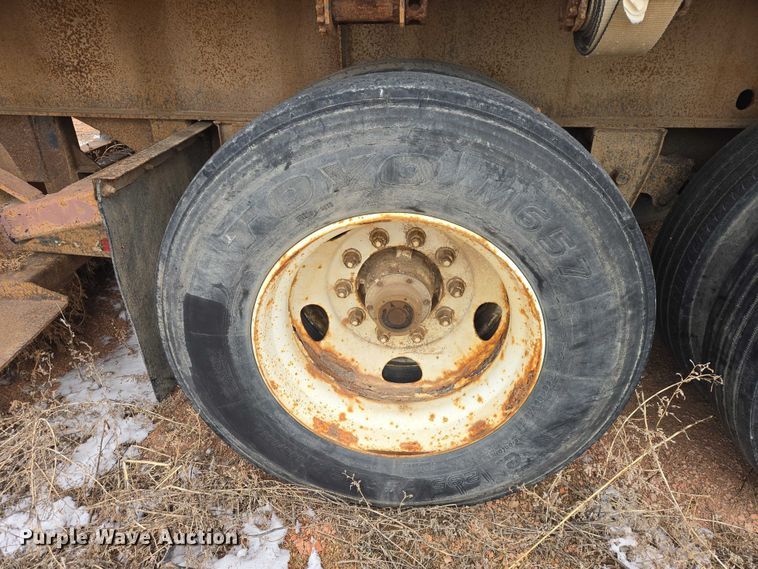 image for item EV5819 1999 Great Dane flatbed trailer
