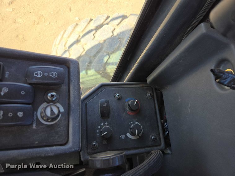 image for item EV5910 2010 John Deere 872GP motor grader