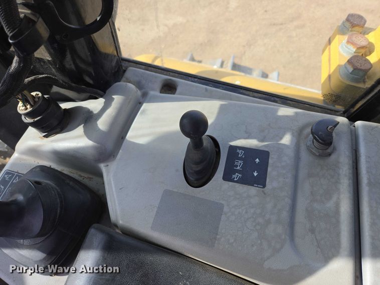 image for item EV5913 2015 Caterpillar D6N LGP dozer