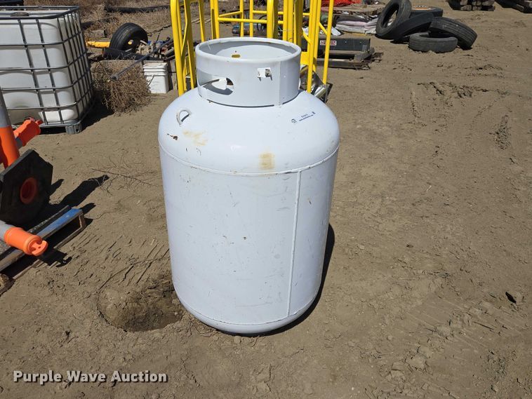 image for item EV5915 Propane tank