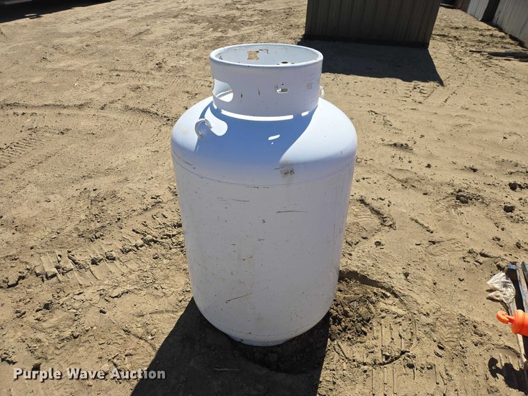 image for item EV5915 Propane tank