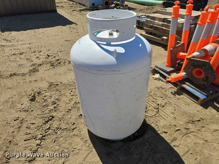 image for item EV5915 Propane tank