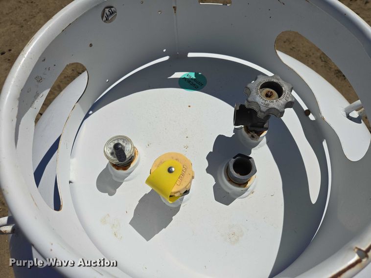 image for item EV5915 Propane tank