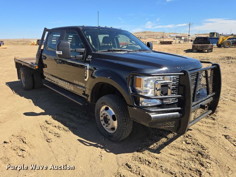 image for item EV5917 2022 Ford F350 Crew Cab flatbed pickup truck