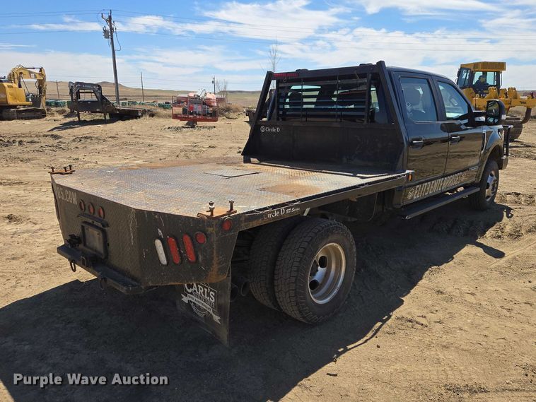 image for item EV5917 2022 Ford F350 Crew Cab flatbed pickup truck