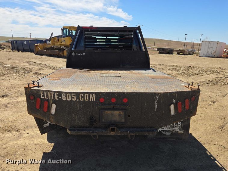 image for item EV5917 2022 Ford F350 Crew Cab flatbed pickup truck