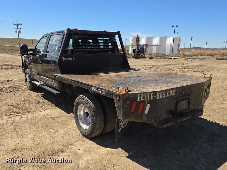 image for item EV5917 2022 Ford F350 Crew Cab flatbed pickup truck