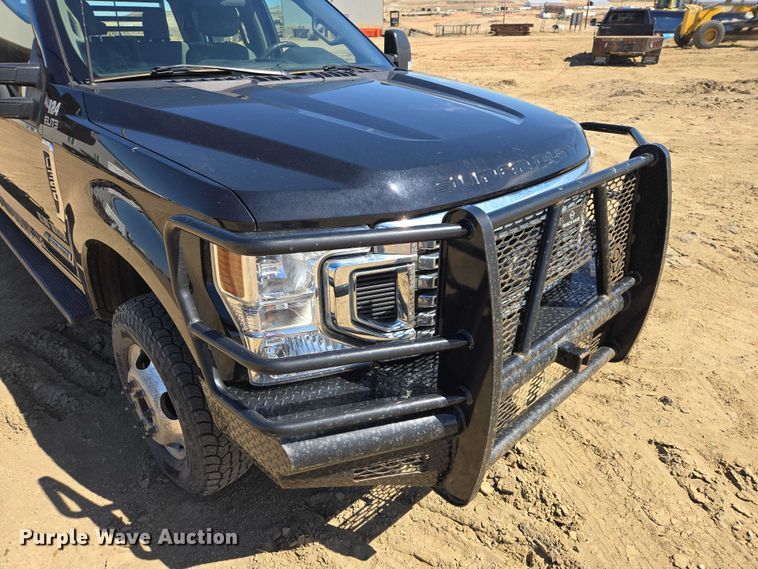 image for item EV5917 2022 Ford F350 Crew Cab flatbed pickup truck