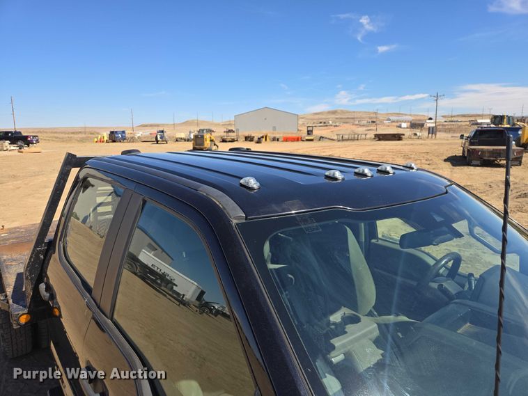 image for item EV5917 2022 Ford F350 Crew Cab flatbed pickup truck