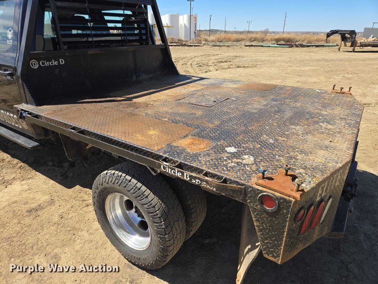image for item EV5917 2022 Ford F350 Crew Cab flatbed pickup truck
