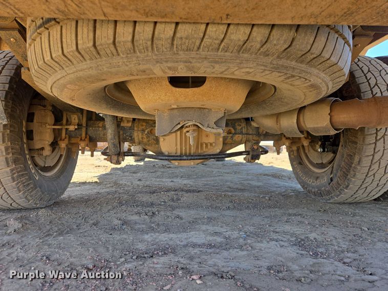 image for item EV5917 2022 Ford F350 Crew Cab flatbed pickup truck