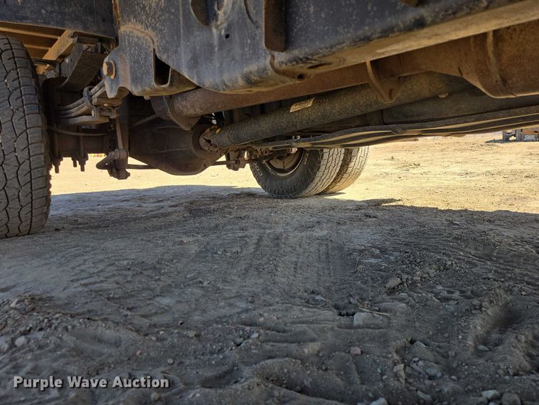 image for item EV5917 2022 Ford F350 Crew Cab flatbed pickup truck