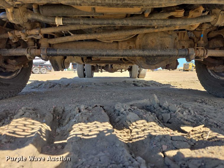image for item EV5917 2022 Ford F350 Crew Cab flatbed pickup truck