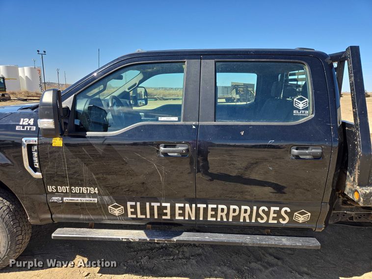 image for item EV5917 2022 Ford F350 Crew Cab flatbed pickup truck