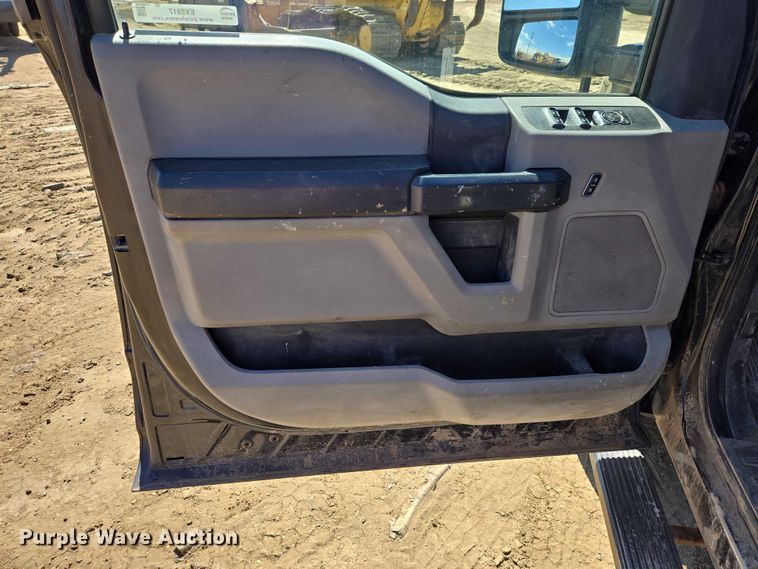 image for item EV5917 2022 Ford F350 Crew Cab flatbed pickup truck