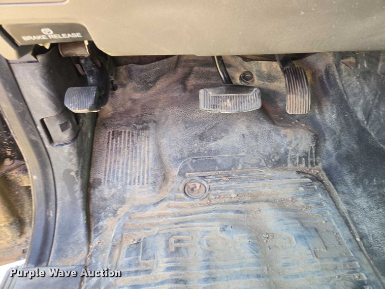 image for item EV5917 2022 Ford F350 Crew Cab flatbed pickup truck