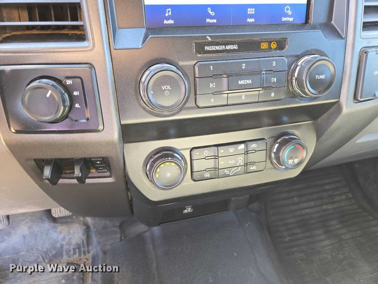 image for item EV5917 2022 Ford F350 Crew Cab flatbed pickup truck