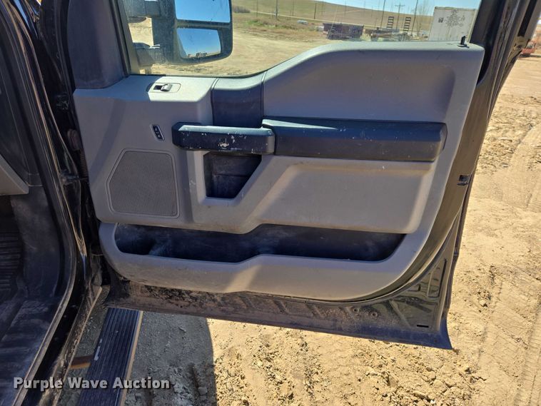 image for item EV5917 2022 Ford F350 Crew Cab flatbed pickup truck