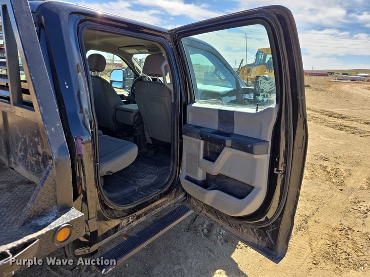 image for item EV5917 2022 Ford F350 Crew Cab flatbed pickup truck