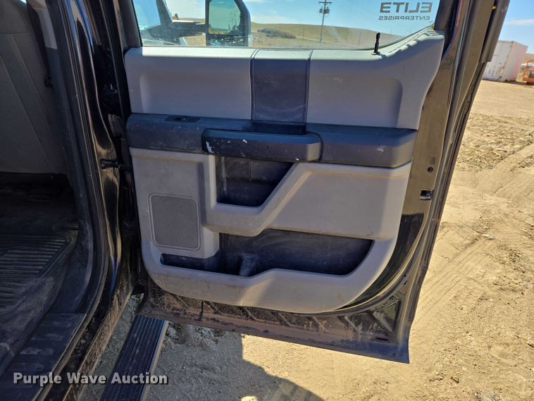 image for item EV5917 2022 Ford F350 Crew Cab flatbed pickup truck